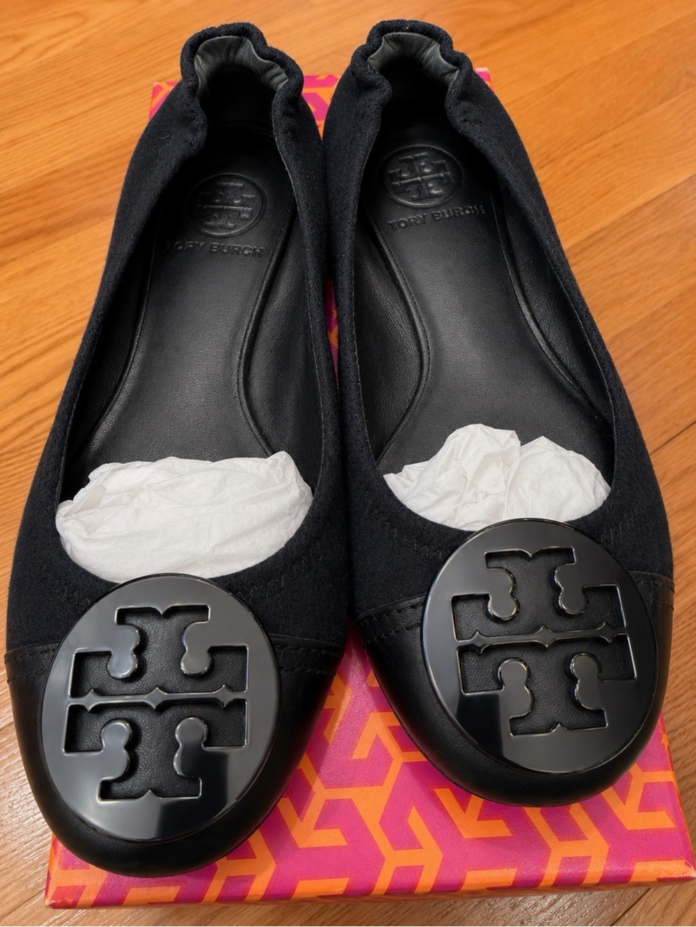 Tory Burch Serena Black/Navy Logo Round-Toe Ballet Flats
